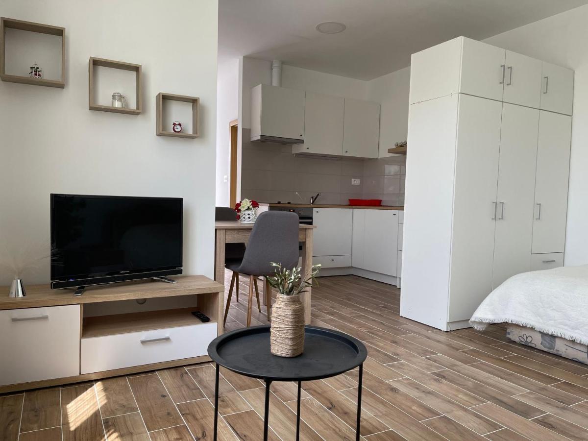 Apartman Solin 2, Parkingアパートメント エクステリア 写真