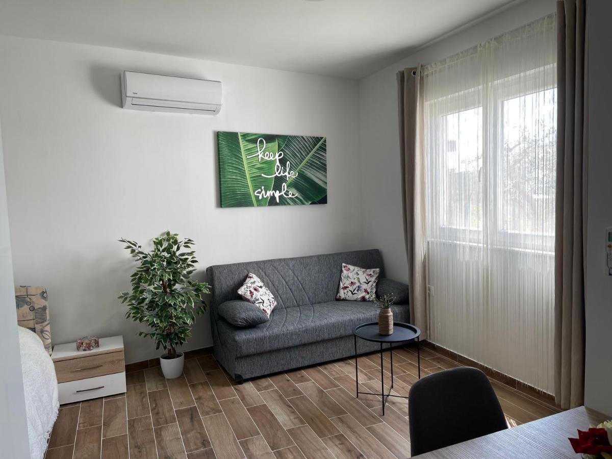 Apartman Solin 2, Parkingアパートメント エクステリア 写真