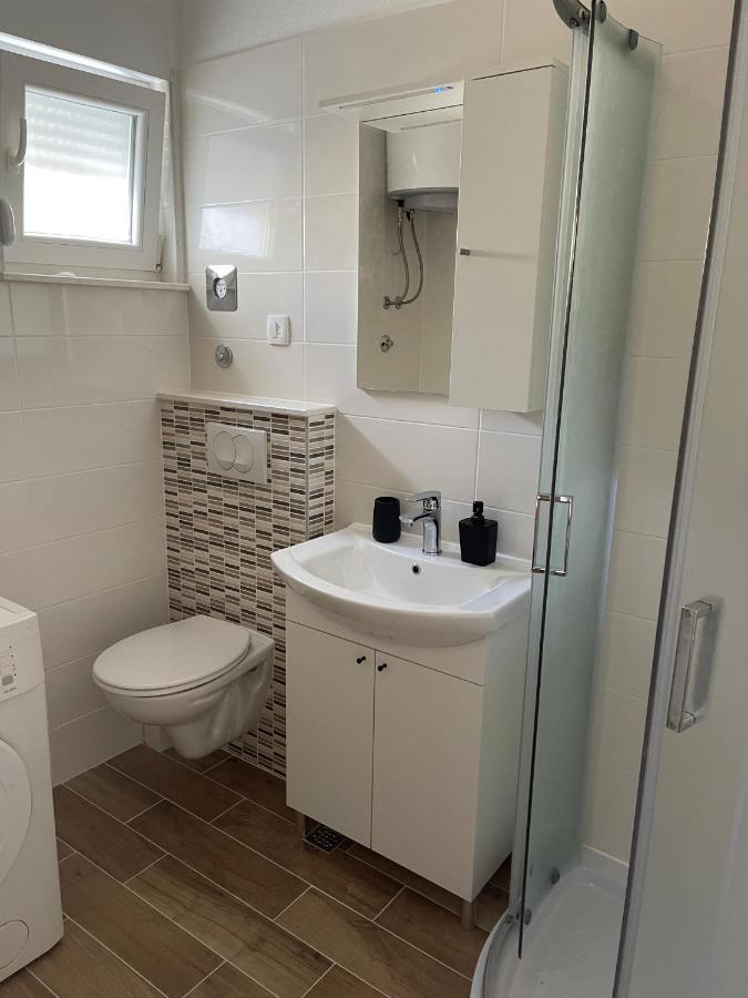 Apartman Solin 2, Parkingアパートメント エクステリア 写真