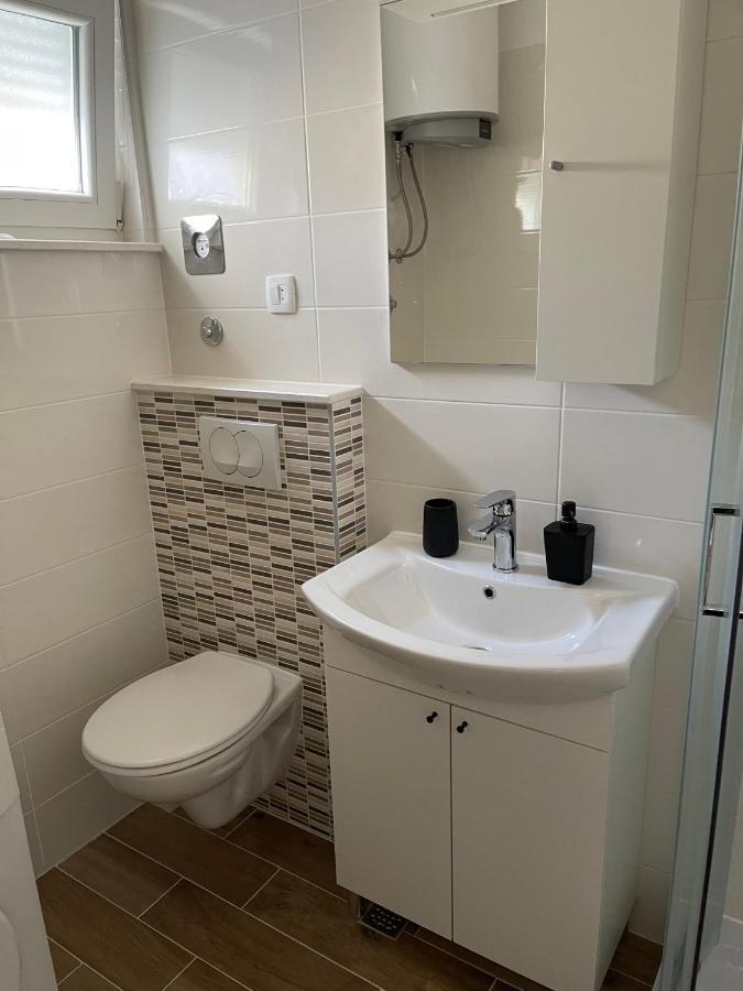 Apartman Solin 2, Parkingアパートメント エクステリア 写真