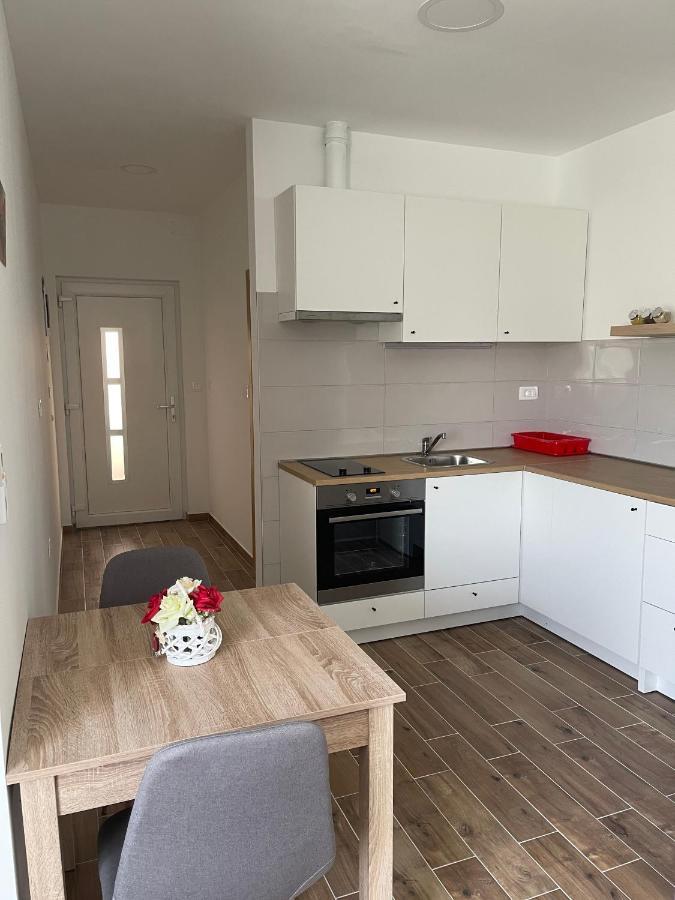 Apartman Solin 2, Parkingアパートメント エクステリア 写真