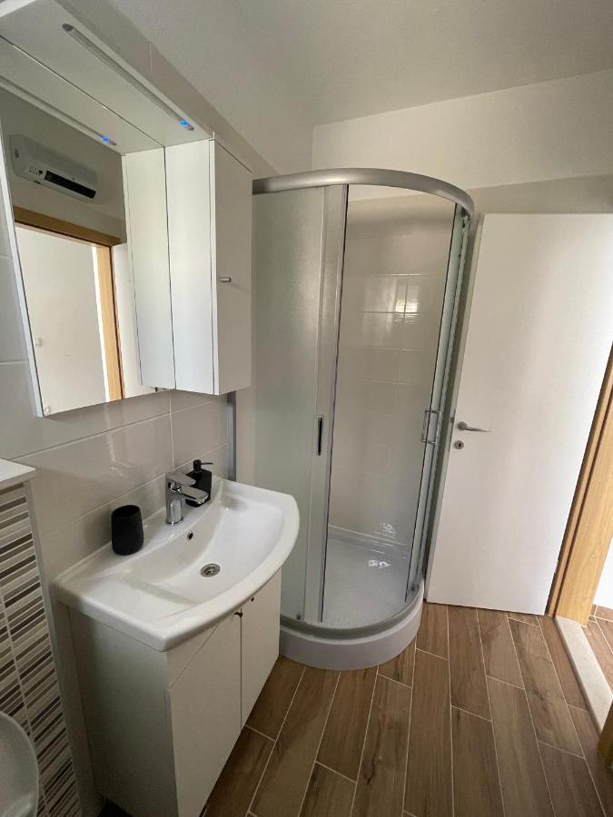 Apartman Solin 2, Parkingアパートメント エクステリア 写真