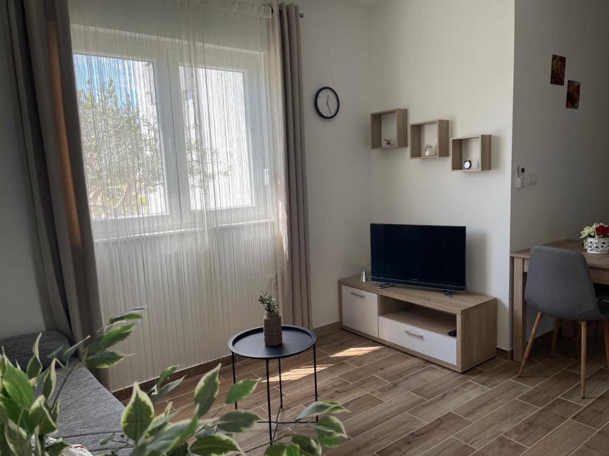Apartman Solin 2, Parkingアパートメント エクステリア 写真
