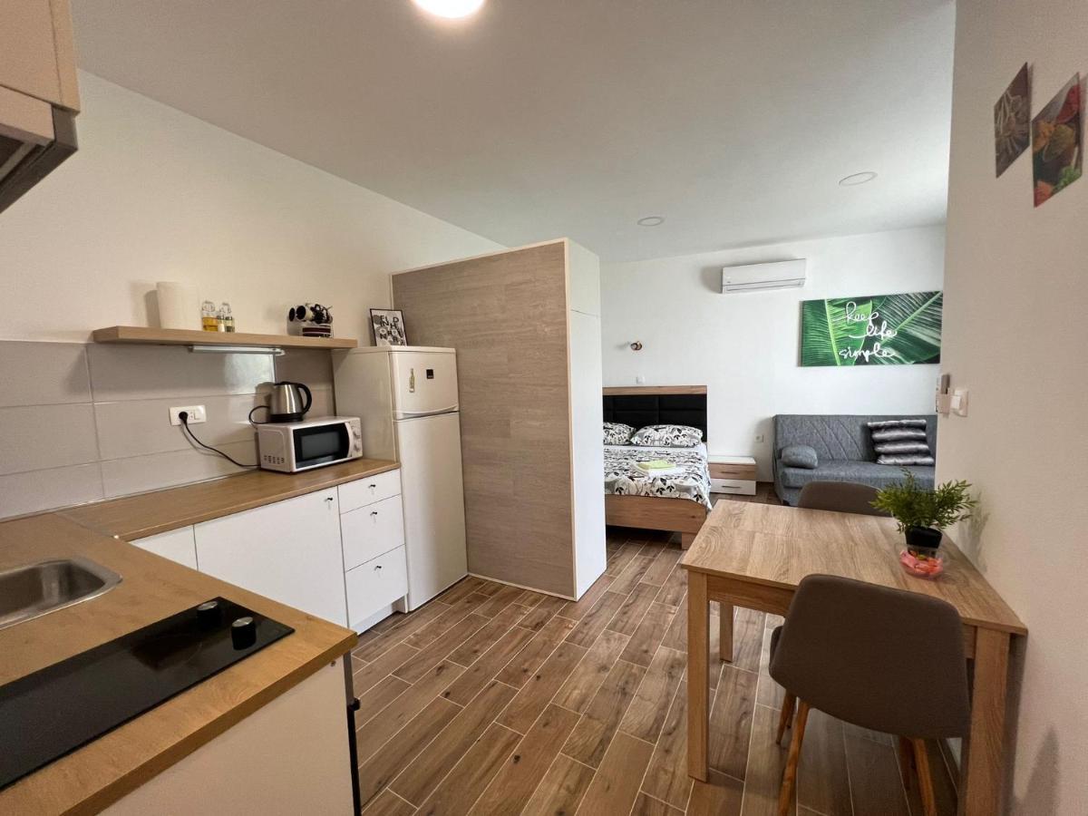 Apartman Solin 2, Parkingアパートメント エクステリア 写真